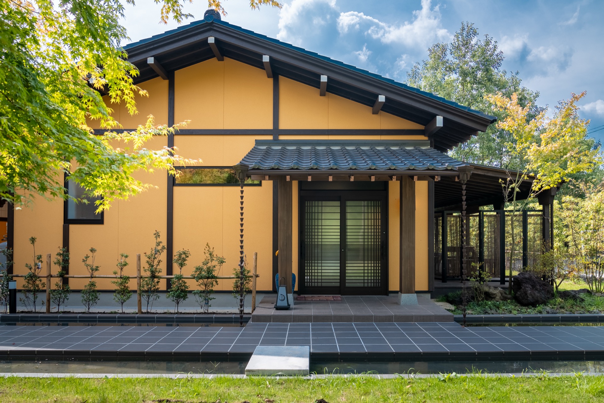 Bunshinkan living and tatami rooms