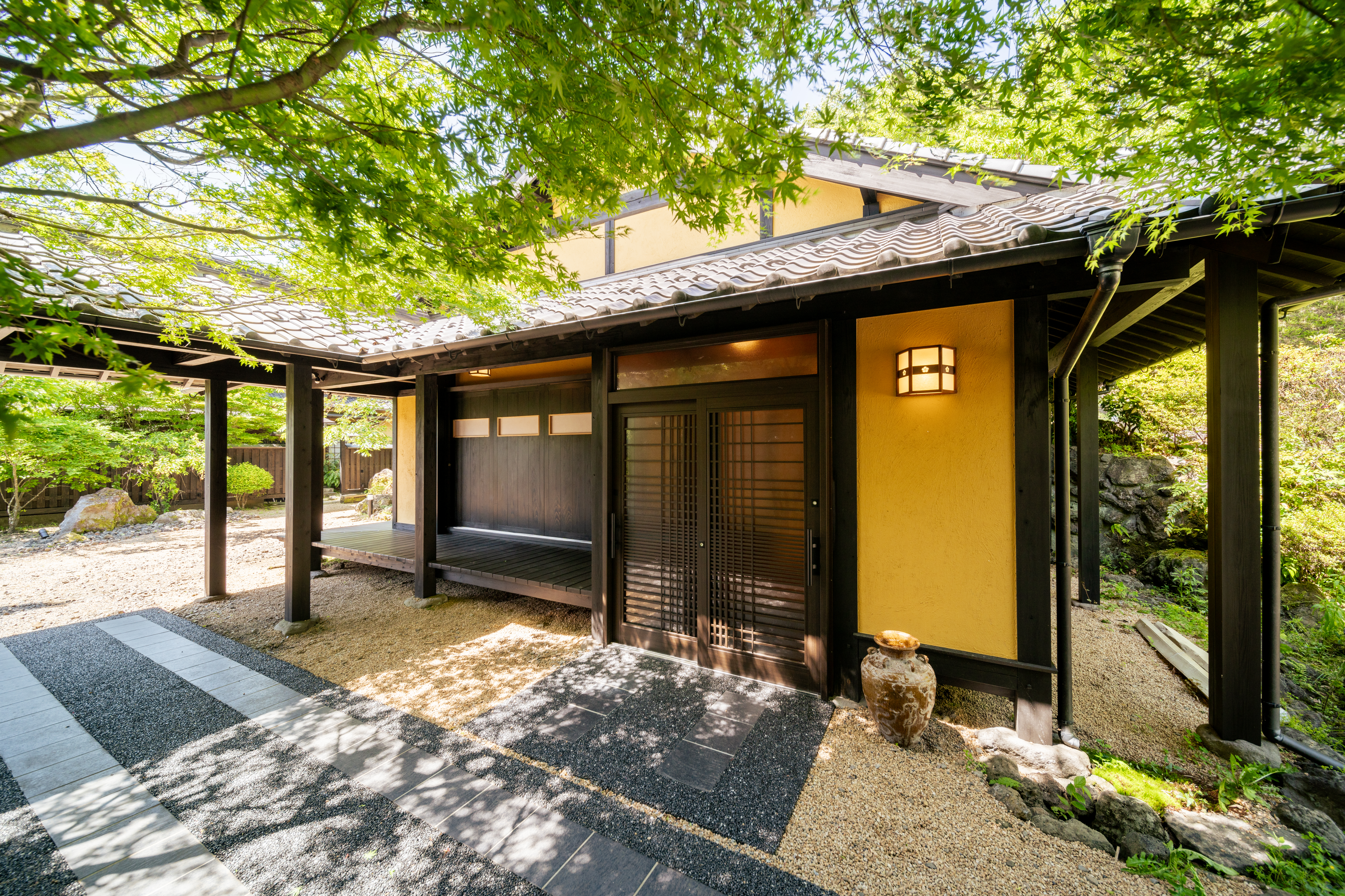 檜の間のリビング