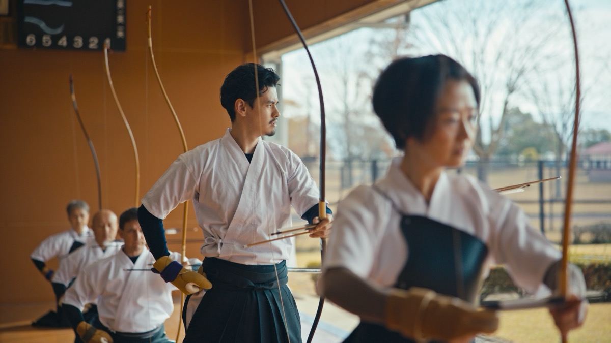 Kyudo archer drawing at Meihodo kyūdōjo